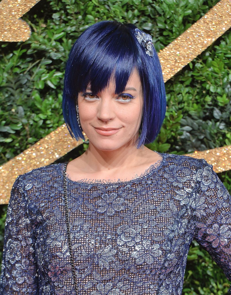 Lily Allen's blue hair and makeup combo