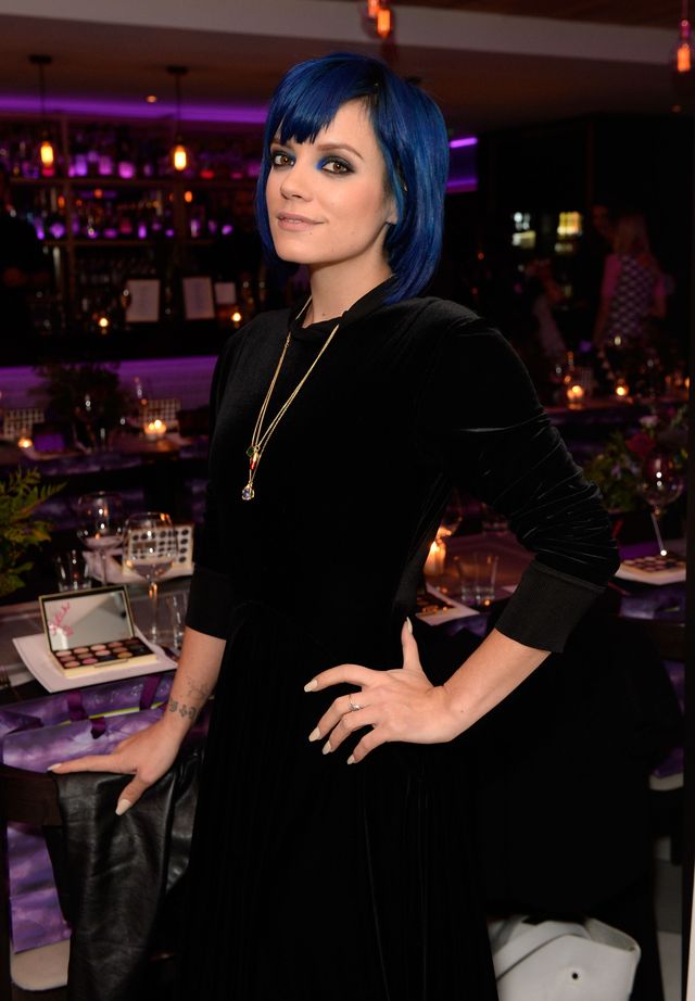 Lily Allen's blue hair and makeup combo