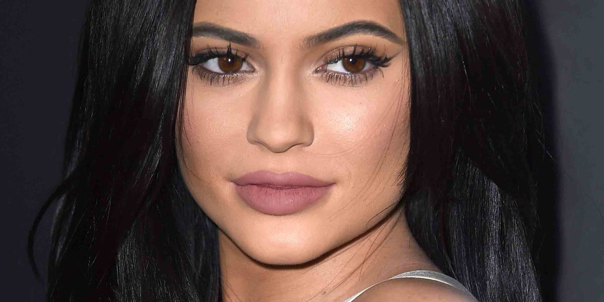 Kylie Jenners Makeup Artist Reveals The Brow Mistake Were All Making