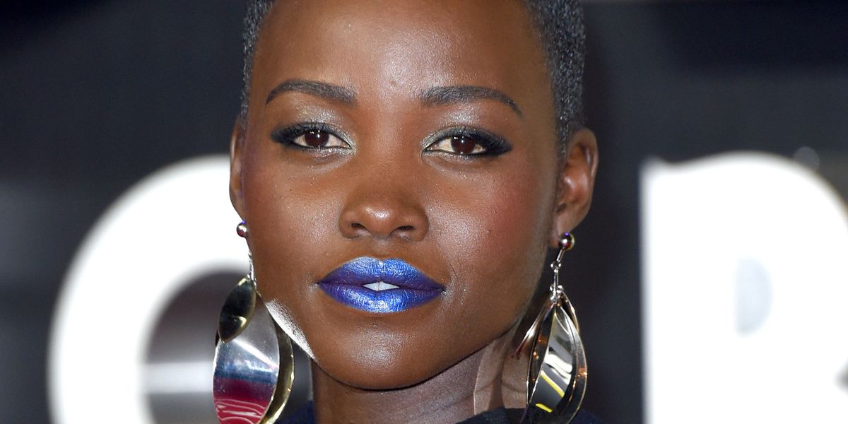 Lupita Nyong'o's Blue Lips For The Star Wars Premiere