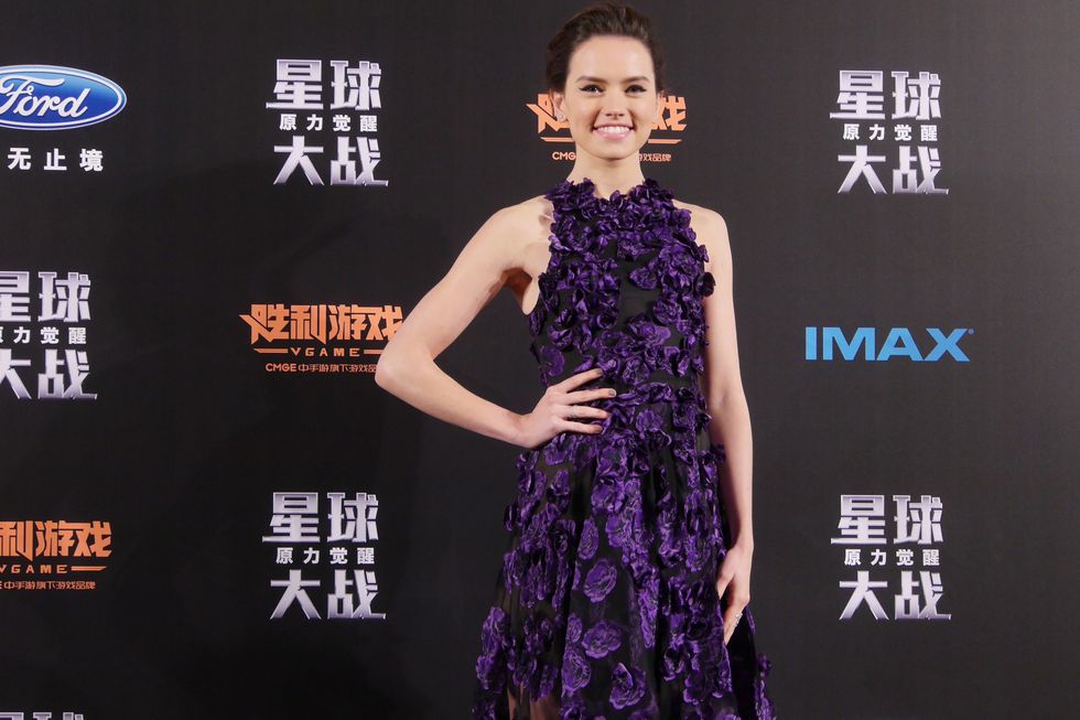 Daisy Ridley wearing a purple dress of dreams at the Shanghai premiere of Star Wars: The Force Awakens