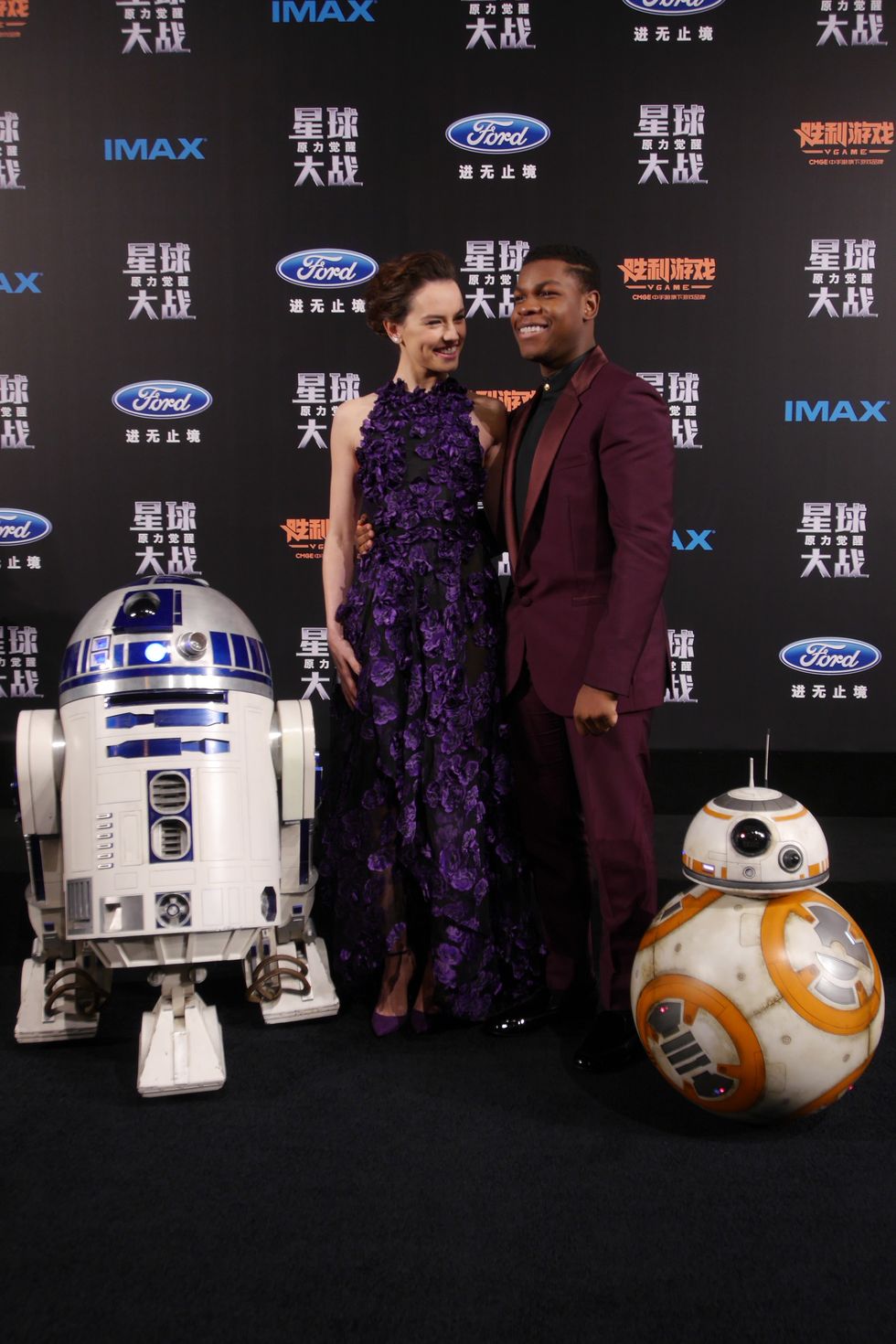 Daisy Ridley wearing a purple dress with John Boyega wearing a burgundy suit at the Shanghai Star Wars: The Force Awakens premiere