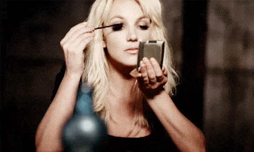 Britney Spears applying mascara