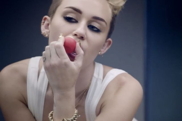 Miley Cyrus EOS lipbalm