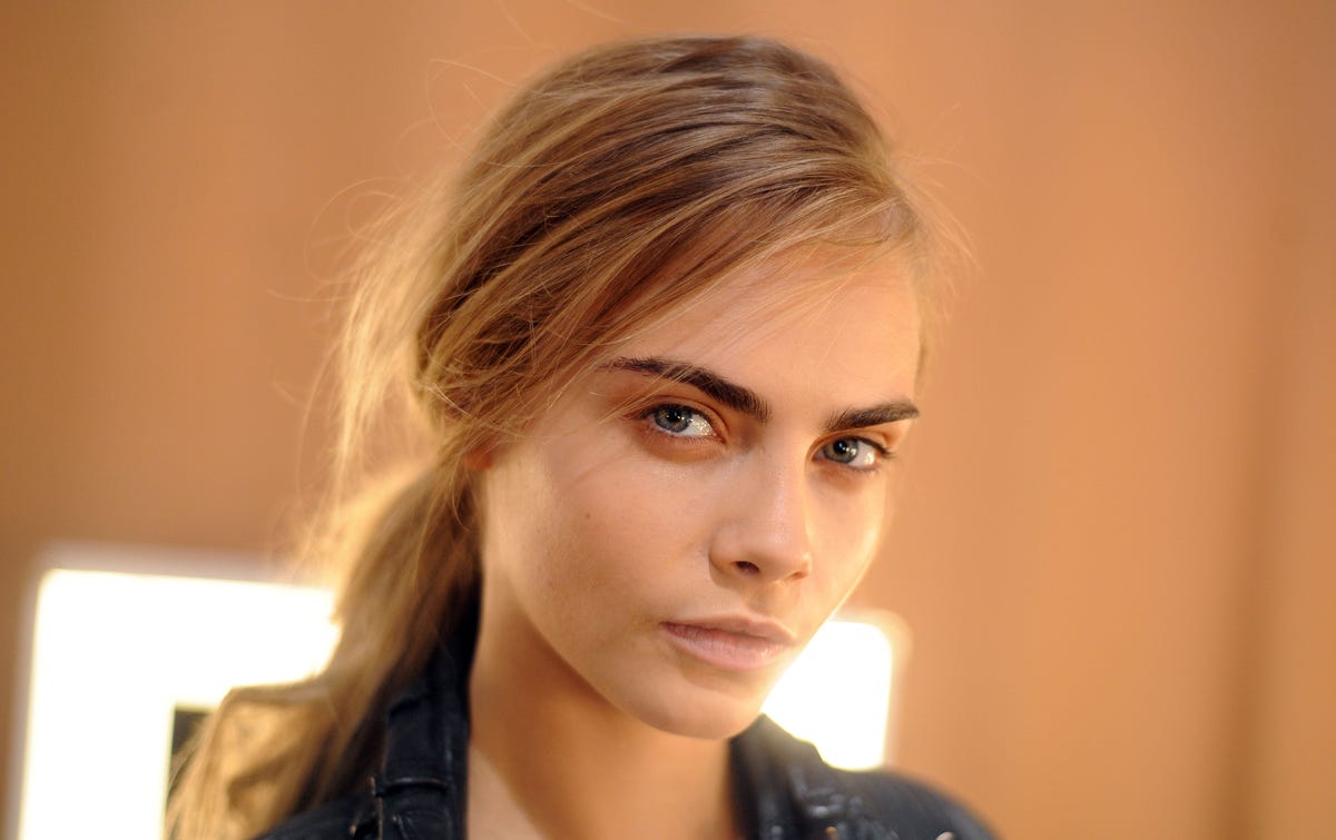 Cara Delevingne Tries Out Autumns Naked Eyebrow Trend