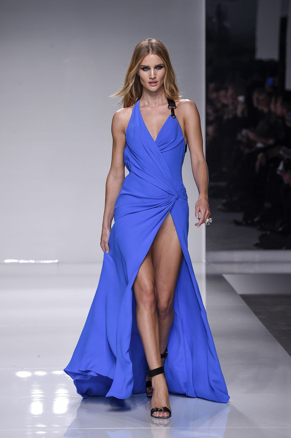 Rosie Huntington-Whiteley walking for Versace haute couture Paris Fashion Week