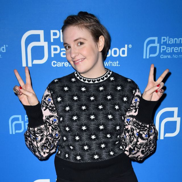 Lena Dunham publicly shames El Pais magazine for photoshopping her too much