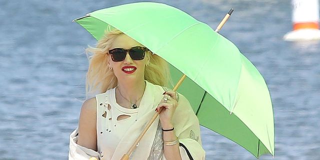 Gwen Stefani beach umbrella