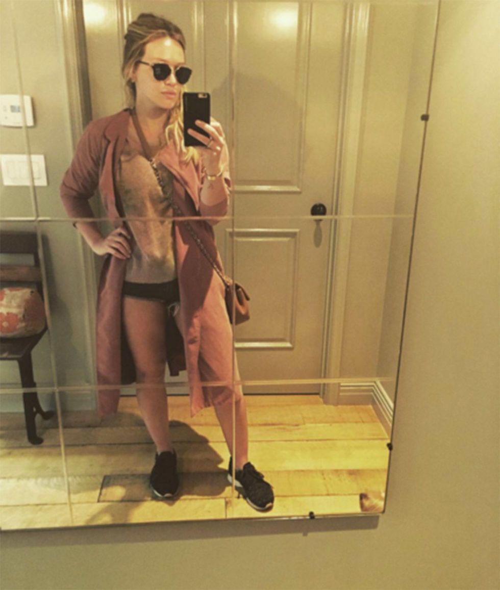 8 Best Instagram Selfie Poses: Level up Your Selfie Game | Fotor