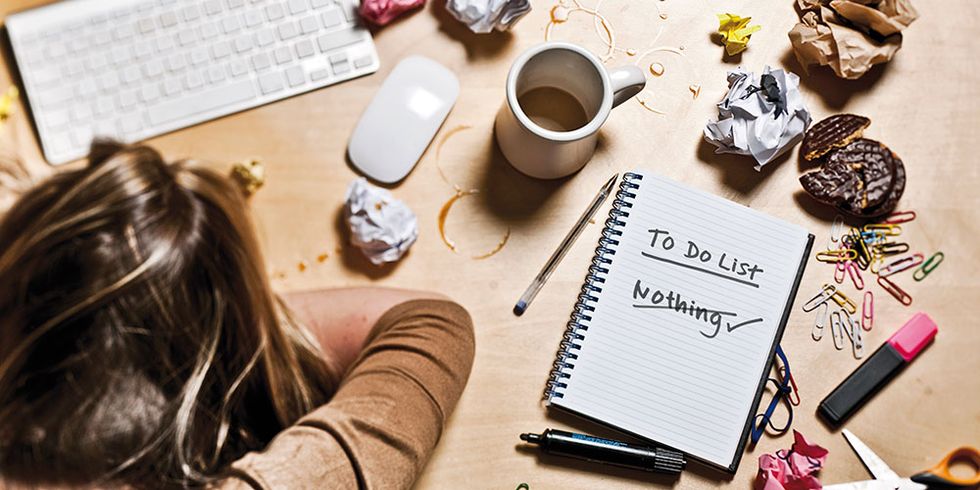 15 struggles of having a messy work desk