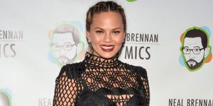 chrissy teigen removes extensions to reveal natural hair length