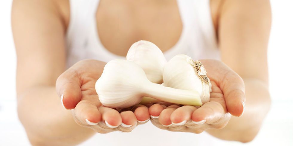 Can rubbing garlic on your nails make them longer?
