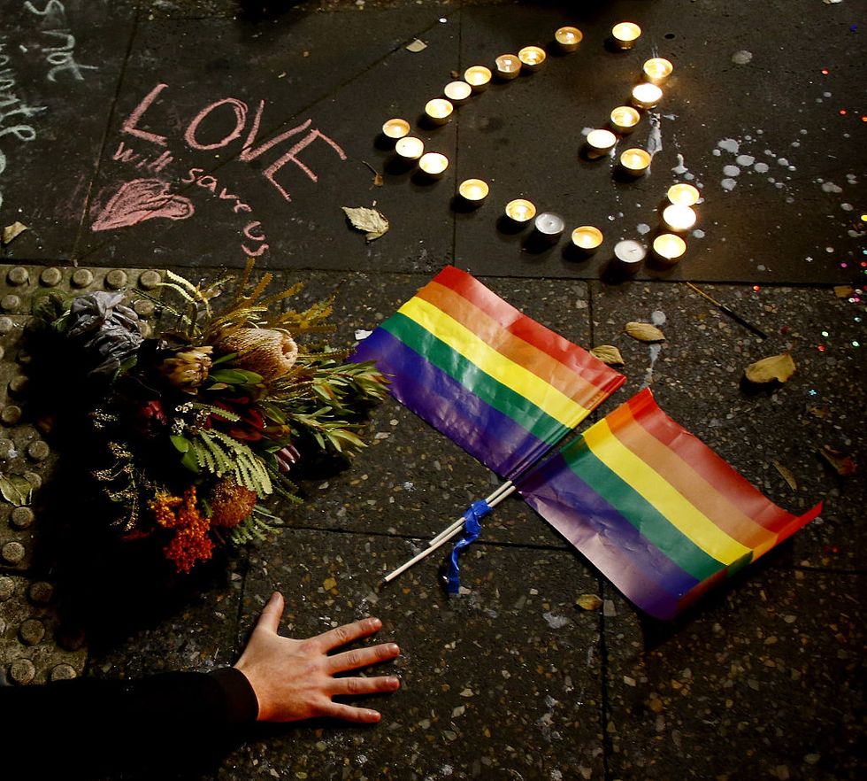 22 incredible pictures of the world showing support for the LGBT community following the Orlando shooting