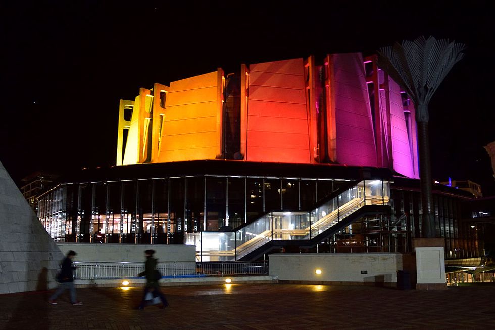 22 incredible pictures of the world showing support for the LGBT community following the Orlando shooting