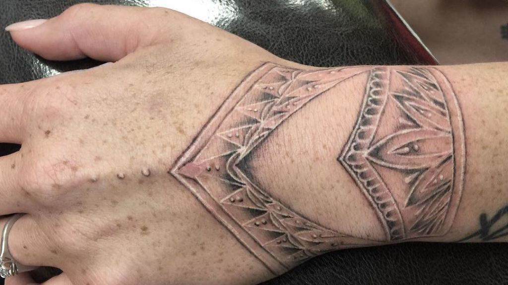 Minimalist Armband Tattoo – TattooIcon