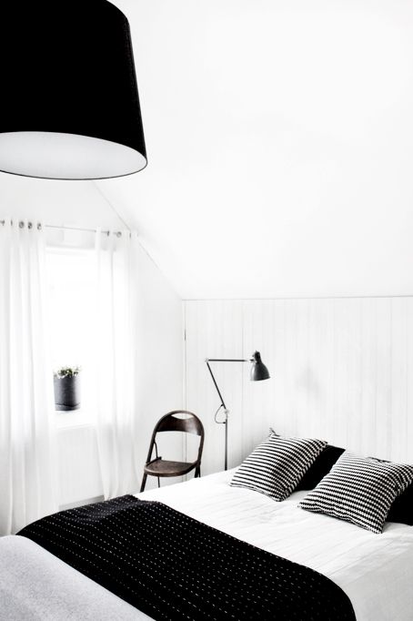 Room, Interior design, Bed, Textile, Lamp, Wall, Linens, Bedroom, Bedding, Bed sheet, 