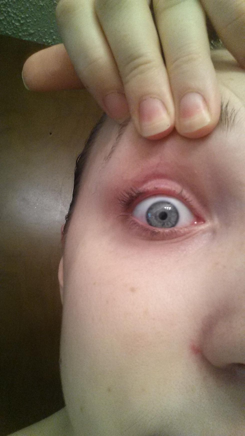 This literal disaster story will make you NEVER want to use an eyelash curler again
