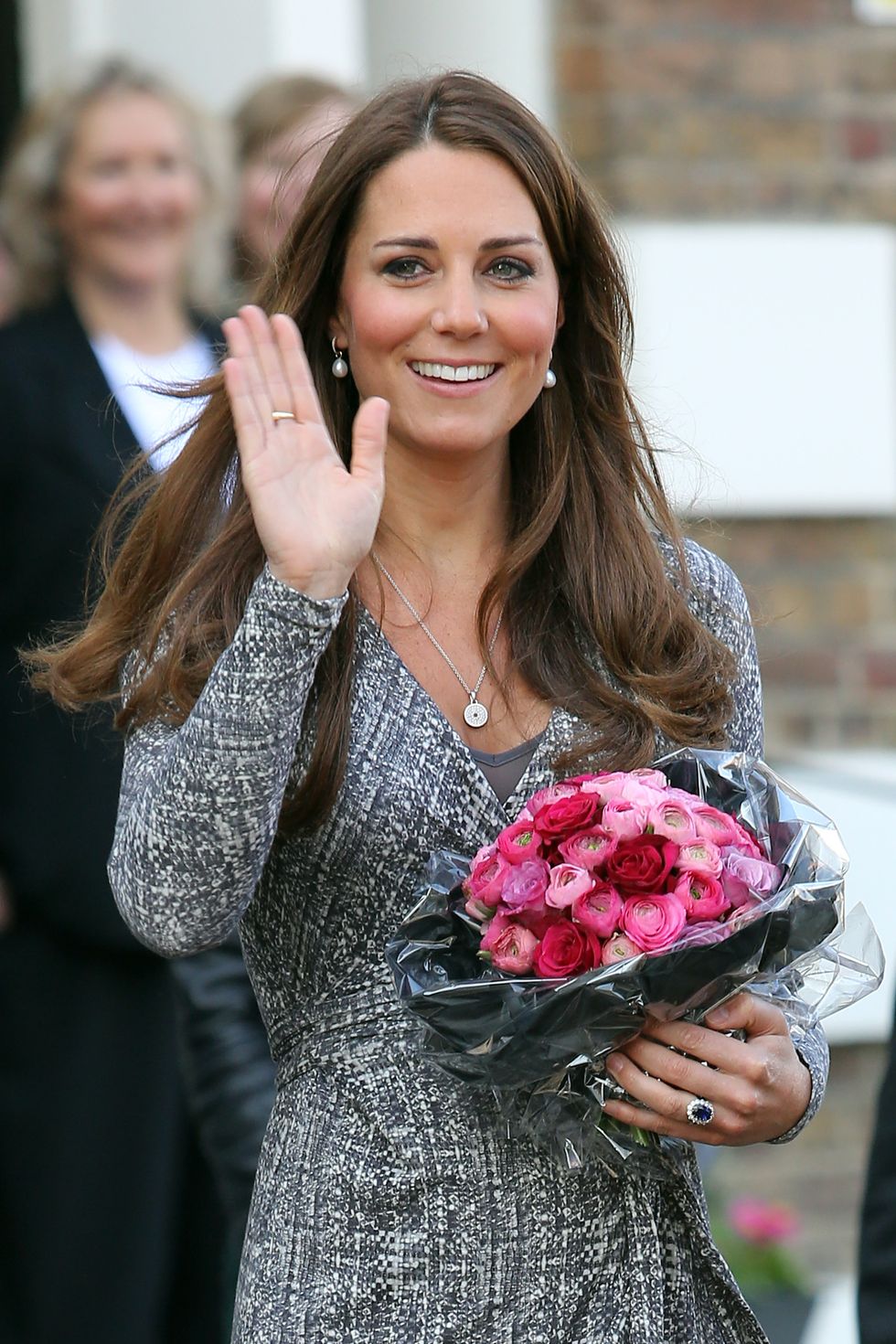 Kate Middleton wears drop pearl earrings