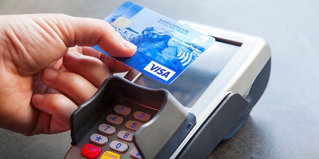 Why you should never hand your contactless card over