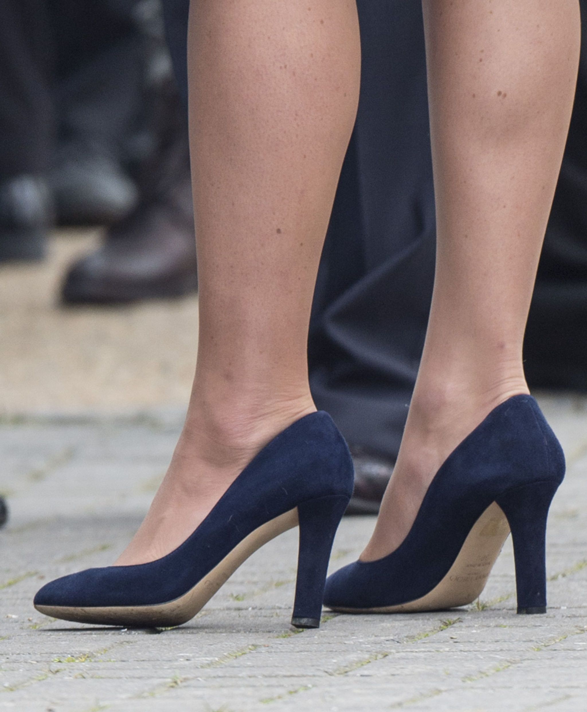 kate middleton suede pumps