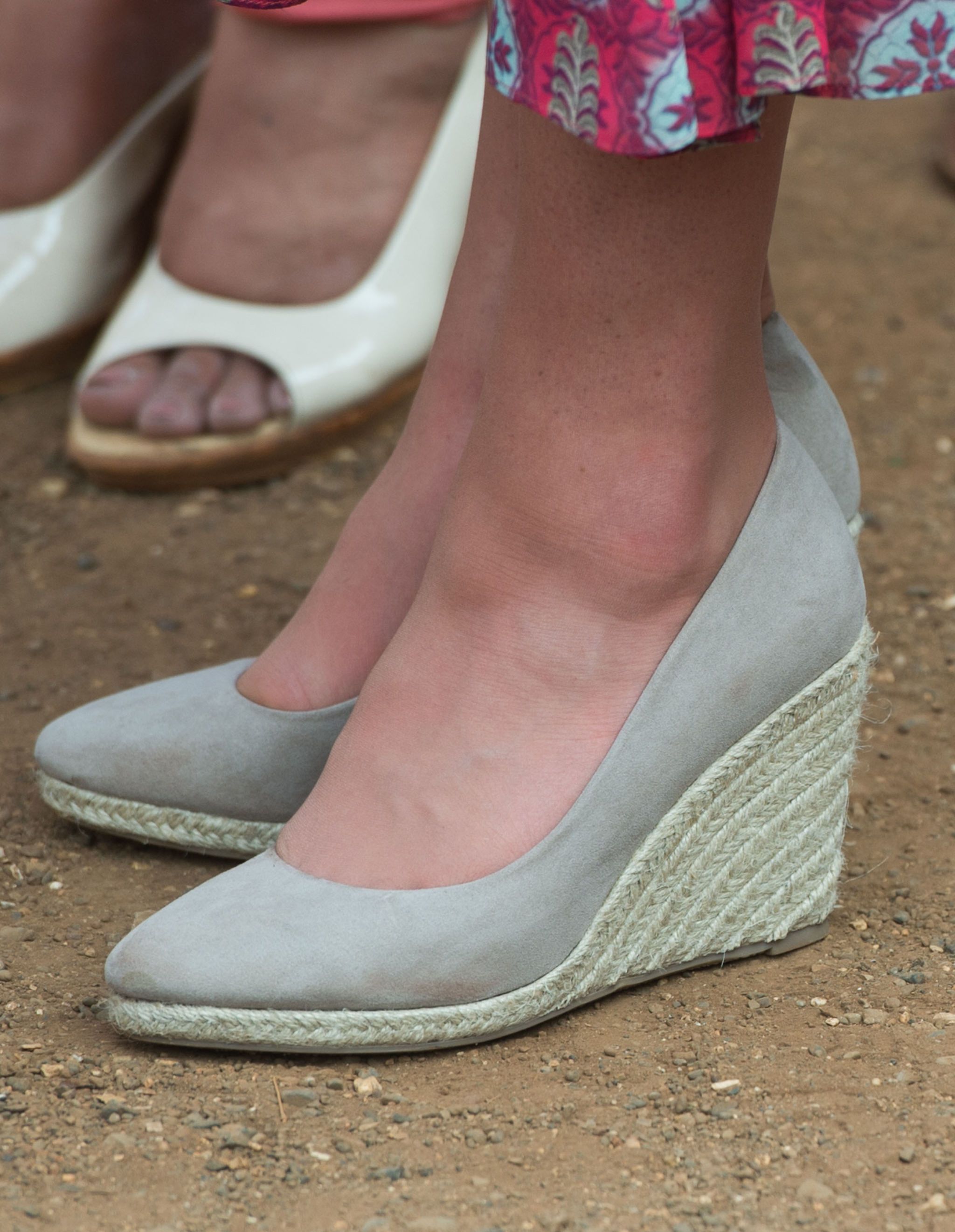 kate middleton wedge shoes