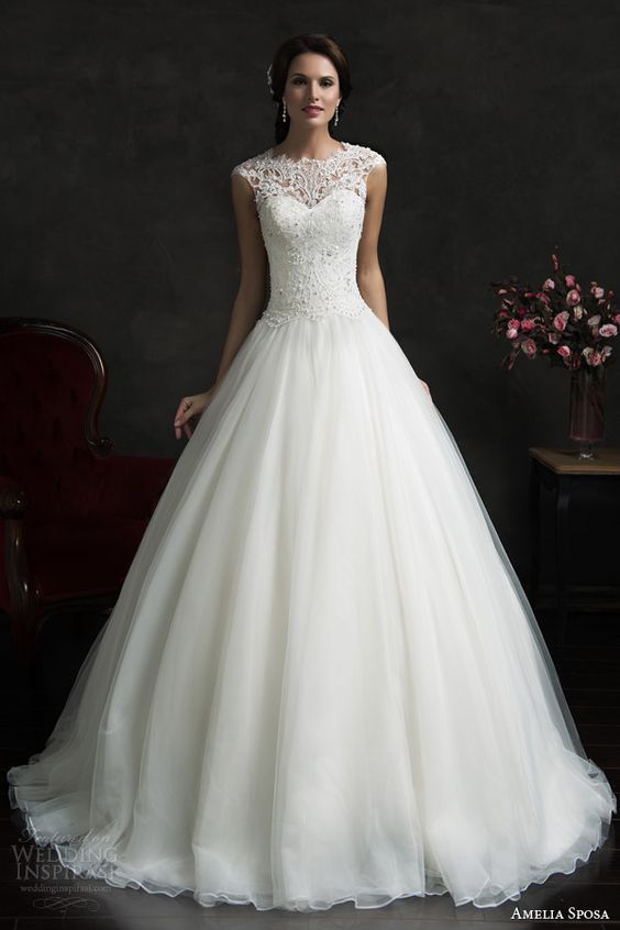 Gown, Wedding dress, Clothing, Dress, Fashion model, Bridal party dress, Bridal clothing, Bride, Shoulder, Photograph, 