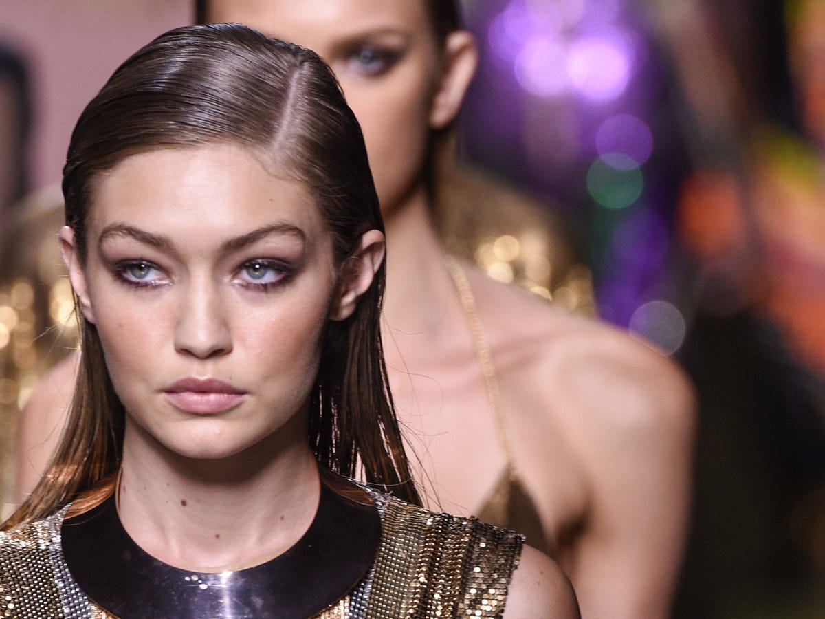Greasy hair: 8 surprising things that make your hair oily Greasy hair: 8 surprising things that make your hair oily
