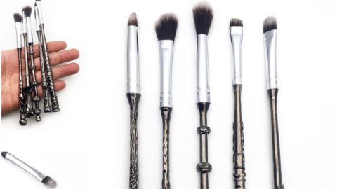 Musical instrument accessory, Brush, Wind instrument, Woodwind instrument, Reed instrument, Makeup brushes, Silver, Steel, Stationery, Personal care, 