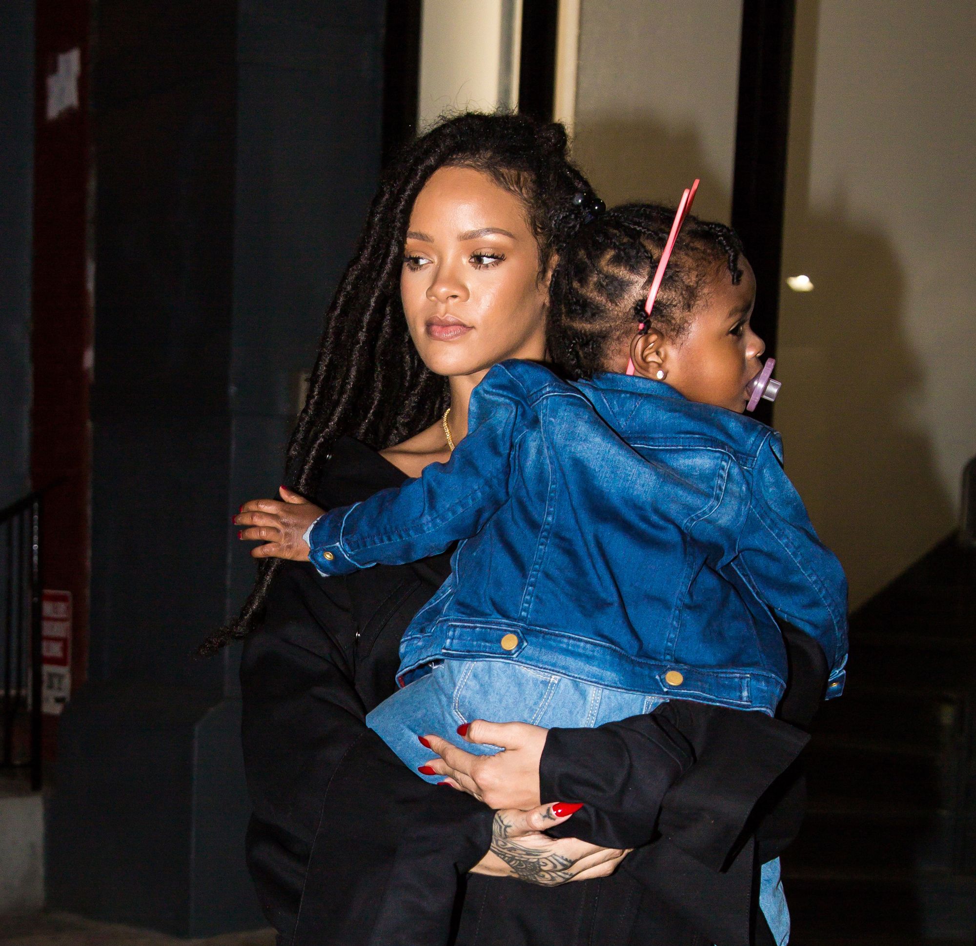 This video of Rihanna teaching her niece how to paint her nails is actually  adorable