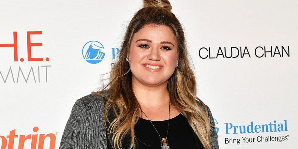 Kelly Clarkson Responds To Body Shaming Troll In The Best Way