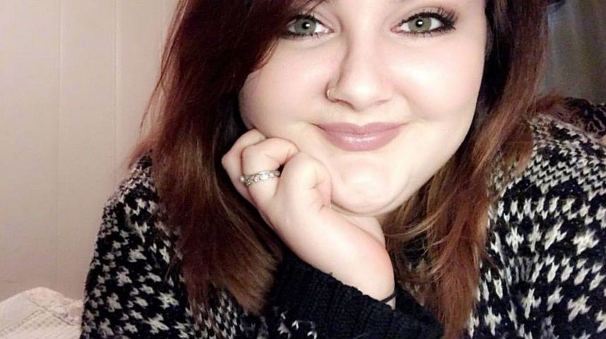 This woman had the best response to the person who called her engagement ring pathetic