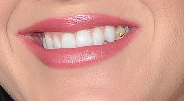 Katy Perry shows off her gold Nike TOOTH JEWELRY
