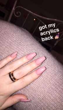 This Girl Has Shared The Reality Of An Acrylic Nail Addiction