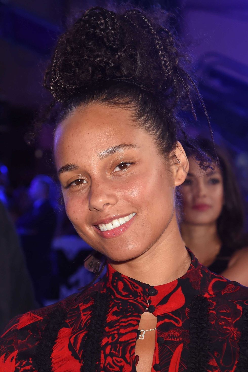 <p>Last May, <a href="http://www.cosmopolitan.co.uk/beauty-hair/makeup/news/a43804/alicia-keys-stopped-wearing-makeup/" target="_blank" data-tracking-id="recirc-text-link">the singer decided to stop wearing makeup</a> as a way to stop trying to fit into society's standards of beauty. She's been showing off her glowing, flawless, bare-faced skin on stage, magazine covers, and red carpets ever since. Her #NoMakeup movement has <a href="http://www.cosmopolitan.co.uk/beauty-hair/celebrity-hair-makeup/a46454/i-tried-alica-keys-no-makeup-products/?visibilityoverride" target="_blank" data-tracking-id="recirc-text-link">inspired many women to truly love the skin they're in</a>. </p>