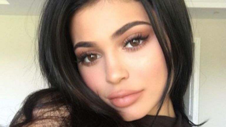 The home appliance Kylie Jenner uses to light her selfies is bizarre