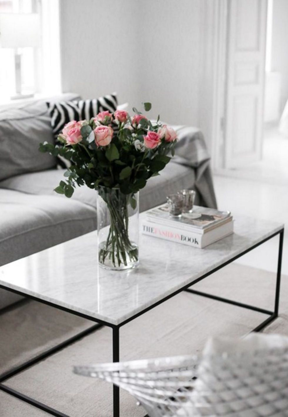Room, Interior design, Flower, Petal, Furniture, Table, Bouquet, Couch, Interior design, Cut flowers, 