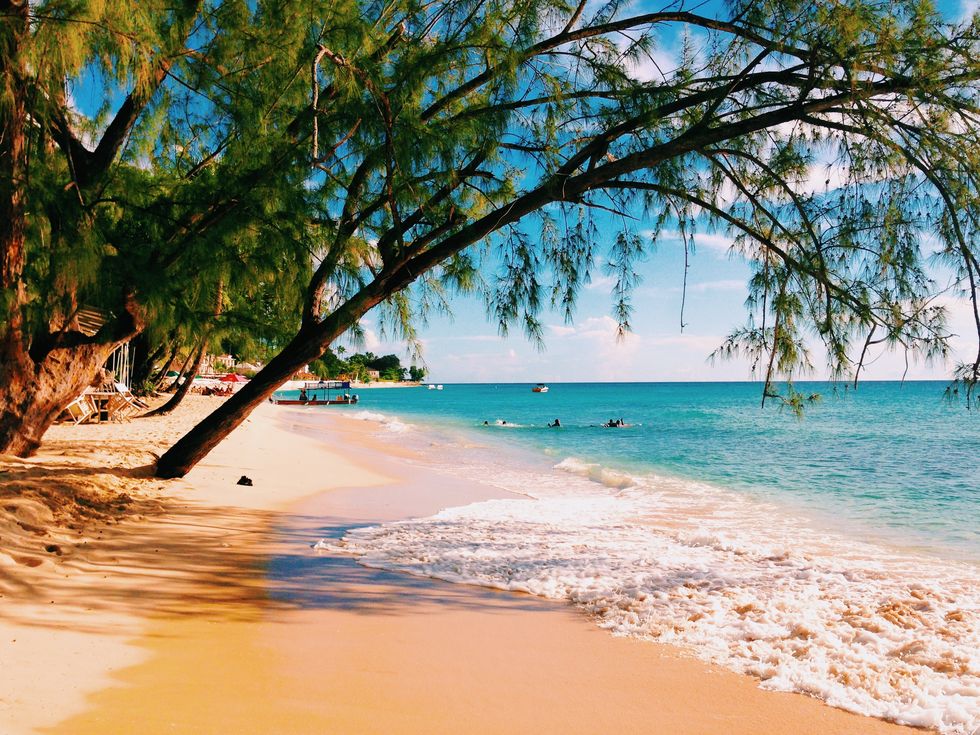 <p>Temperatures tend to be 25+ degrees all year round in Barbados, with March weather coming in at the lower end of the spectrum, making it perfect for lounging around on a sun lounger&nbsp;or cooling yourself in a beach bar.&nbsp;</p>
