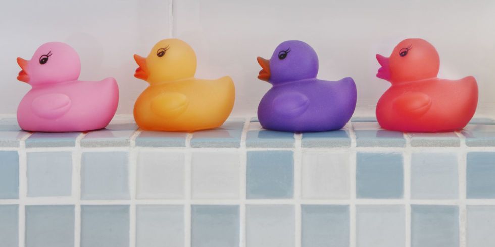 rubber ducky, Daytime, Yellow, Bath toy, Toy, Beak, Vertebrate, Ducks, geese and swans, Pink, Purple, 