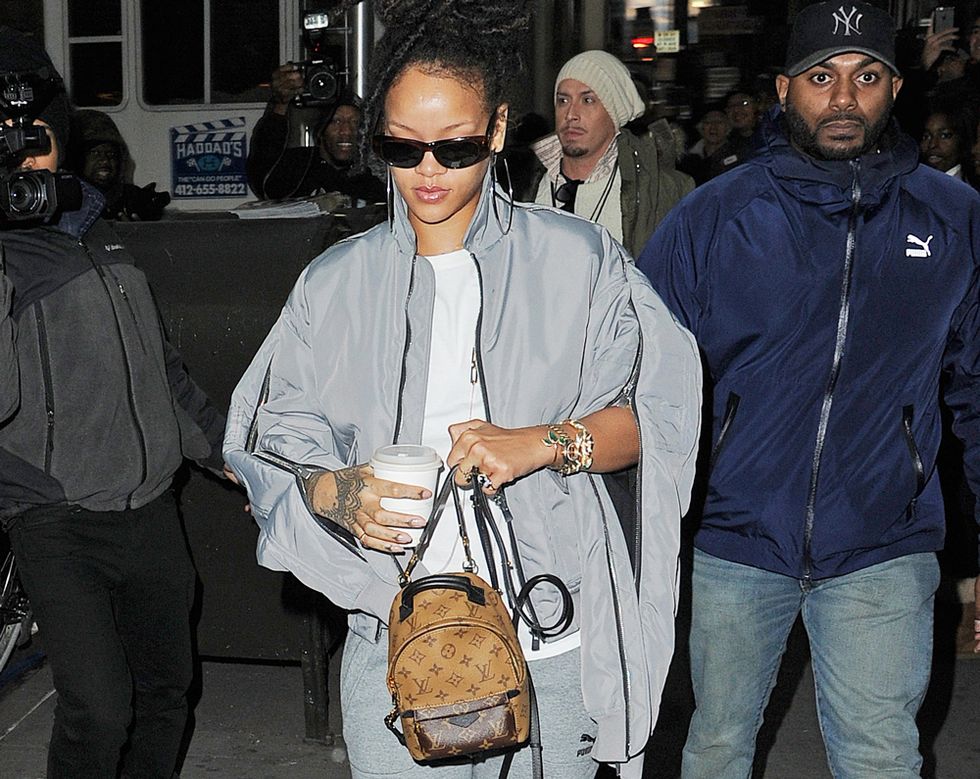 Rihanna - bag : LOUIS VUITTON ALMA BB BAG  Rihanna outfits, Rihanna style,  Rihanna looks