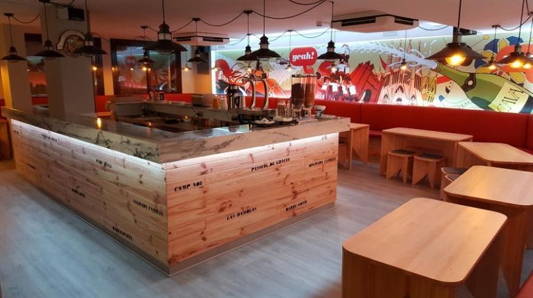 Wood, Interior design, Hardwood, Furniture, Table, Room, Building, Fast food restaurant, Restaurant, Countertop, 