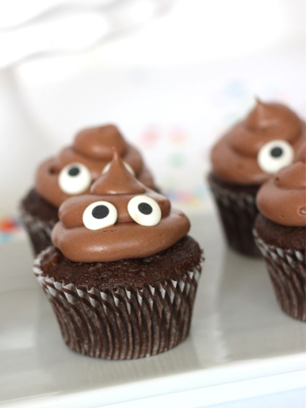 Food, Cupcake, Brown, Sweetness, Cuisine, Dessert, Ingredient, Chocolate, Baked goods, Confectionery, 
