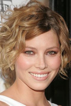 <p><strong>Understated colour with a hint of shimmer makes Jessica Biel's lips look kissable</strong><br /></p><ul><li>Nude lips are a great compliment to smokey eyes and work best with a semi-matt texture. But, if you're a gloss addict, a subtly shimmering petal pink works well, too.</li></ul><p>Photograph: Getty Images <br /></p>