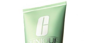 <strong>CLINIQUE CONTINUOUS RESCUE ANTIOXIDENT MOISTURISER, £32,</strong> blends superior moisturisers and eight antioxidents for enduring skin protection <em>and</em> it leaves a dewy finish.<br />