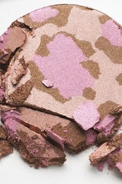 Apart from being beyond gorgeous to look at, <strong>Too Faced Pink Leopard Bronzing Powder, £18</strong>, will leave your cheeks looking tanned and sheeny. <br />