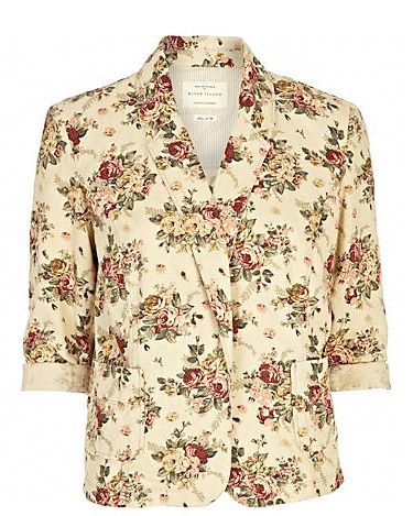 <p>This floral print blazer will have you feeling like its summer in no time. We love the all-over floral print and ¾ length sleeves. It's transitional weather wearing at its best. Blooming love it!</p>
