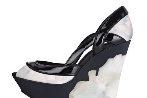 <p>Wowzer! Check out these bad boys from Ted Baker's cool new Tough Romance collection. Not for those scared of heights…</p>
 
<p>£140, <a href="http://www.karenmillen.com/Cugnasca-print-wedge/Shoes/karenmillen/fcp-product/903000056330"target="_blank">karenmillen.com</a></p>