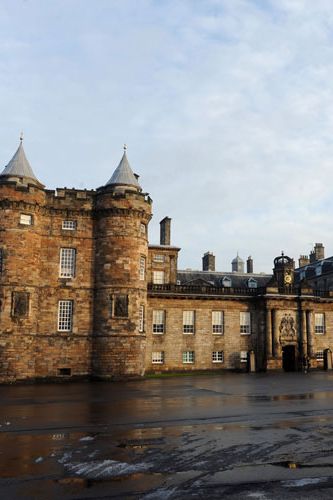 <p>Zara: Edinburgh, Scotland</p>
<p>Zara and Mike Tindall will tie the knot at Canongate Kirk which is the church the Queen visits when she is staying at her Scotland home - the Palace of Holyroodhouse. The Queen also offered her residence for her eldest granddaughter's reception</p>
 
<p>Kate: London, England</p>
<p>William and Kate exchanged vows at Westminster Abbey before heading to Buckingham Palace for not one, but two receptions</p>