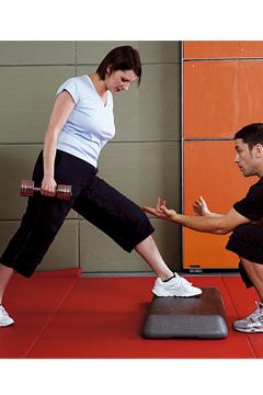 Holding a weight in your right hand, put your left foot on a step with your right leg as far back as is comfortable, and stand on the ball of your right foot. With your hips square to the step, lower your left knee towards it, keeping your chest up. Push back up off your leg and repeat.<br />