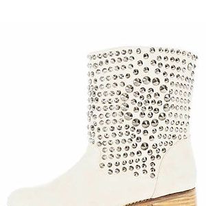 <p>If these boots weren’t made for walking, they were certainly made for us to lust over. The hardware heavens will certainly rock up any outfit in your wardrobe this season. We’d love to wear these studded beauts with our favourite floral frocks, for a hard-edged feminine look</p><p>£75,<a href=" 
http://www.riverisland.com/Online/women/shoes--boots/ankle-boots/white-studded-ankle-boots-606099" target="_blank"> riverisland.com </a></p>
