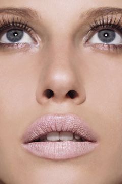 There is nothing sexier than smooth, satin skin that radiates and glows. Getting that peachy perfect face is not as hard as it looks, with the right tips and tricks of course. Here's our cheat's guide to getting flawless fast...<br /><br /><br /><br />